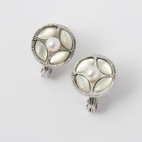 Ouca/淡水パール+マーキス白蝶貝ラウンドイヤリング